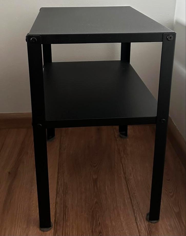 Te koop: Metalen nachtkastje, Huis en Inrichting, Slaapkamer | Nachtkastjes, Zo goed als nieuw, Minder dan 55 cm, Minder dan 45 cm