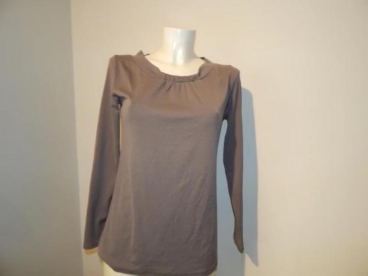 Marccain mooi shirt truitje aparte halslijn plooitjes grijs, Kleding | Dames, T-shirts, Zo goed als nieuw, Maat 38/40 (M), Grijs