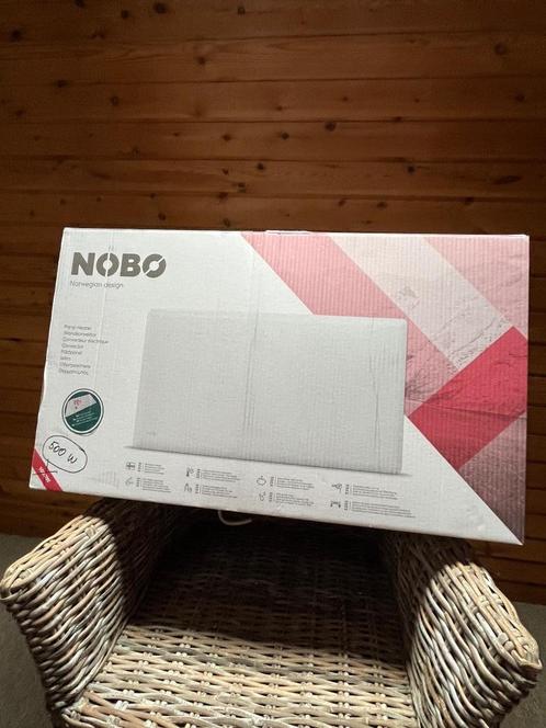 Wandconvector NOBO - 500W - z.g.a.n., Doe-het-zelf en Verbouw, Verwarming en Radiatoren, Zo goed als nieuw, Radiator, 200 tot 500 watt