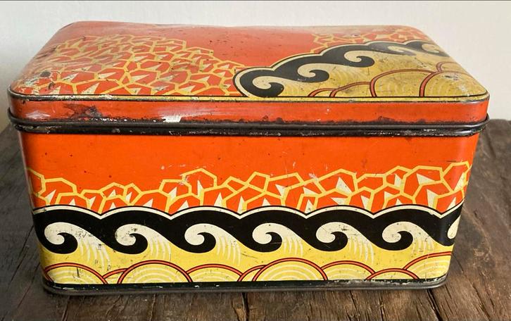 Vintage Metalen Doos met Japans Golfmotief, Antiek en Kunst, Antiek | Woonaccessoires, Ophalen of Verzenden