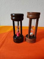 Twee mooie vintage zandlopers met hout, Verzenden