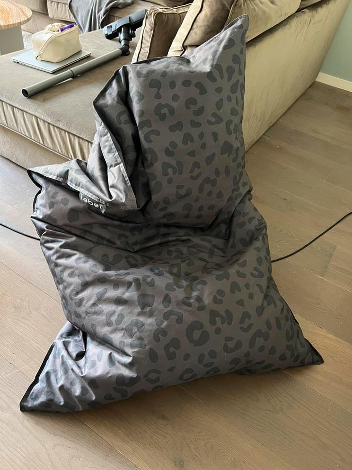Als nieuw, Lebel Zitzak zwart grijze dierenprint!, Huis en Inrichting, Zitzakken, Zo goed als nieuw, Grijs, Ophalen