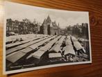 Ansichtkaart Amsterdam Nieuwmarkt ca 1930 met kramen, Verzamelen, Ophalen of Verzenden, 1920 tot 1940, Ongelopen, Noord-Holland