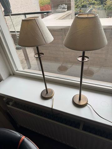 2 Tafellampjes  met messing voet beschikbaar voor biedingen