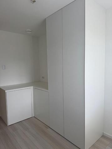 Wandkastenset met wasmachine-/drogerkasten en kledingkast beschikbaar voor biedingen