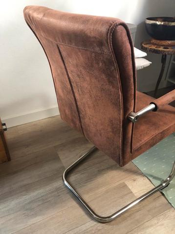 Bruine fauteuil / stoel met metalen frame beschikbaar voor biedingen