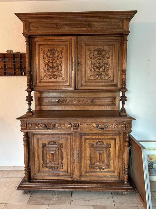 Antieke houten kast met houtsnijwerk, Antiek en Kunst, Antiek | Meubels | Kasten, Ophalen