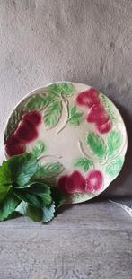 Oud beboterd barbotine frans bordje aardbei decor, Antiek en Kunst, Ophalen of Verzenden