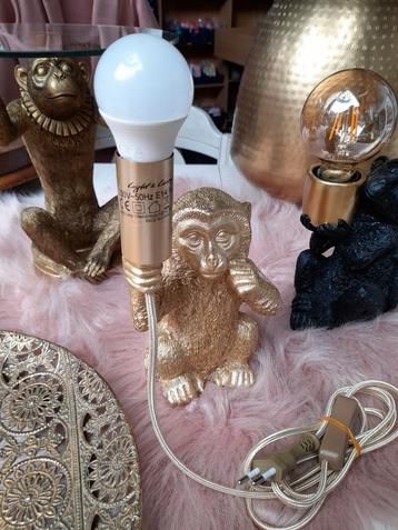 Leuk goud kleurig aap lampje beschikbaar voor biedingen