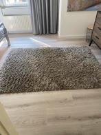 Hoogpolig vloerkleed., 100 tot 150 cm, Beige, Ophalen of Verzenden, Zo goed als nieuw