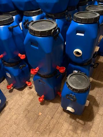 Automatisch waterdrinksysteem en voer voor kippen gevogelte beschikbaar voor biedingen