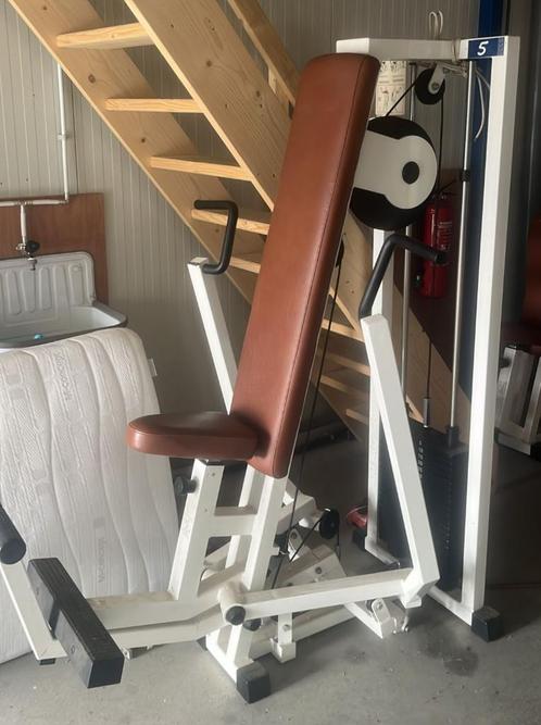 Technogym Isotonic Chest Press, Sport en Fitness, Fitnessapparatuur, Gebruikt, Krachtstation, Armen, Borst, Metaal, Ophalen