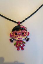 Ketting - Metalen roze poppetje met strassteentjes, Sieraden, Tassen en Uiterlijk, Overige materialen, Met strass, Ophalen of Verzenden