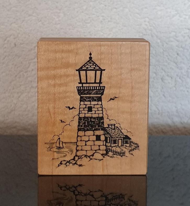 Houten hobby stempel merk Posthumus Vuurtoren & zeilbootje, Hobby en Vrije tijd, Stempelen, Nieuw, Houten stempel, Ophalen of Verzenden