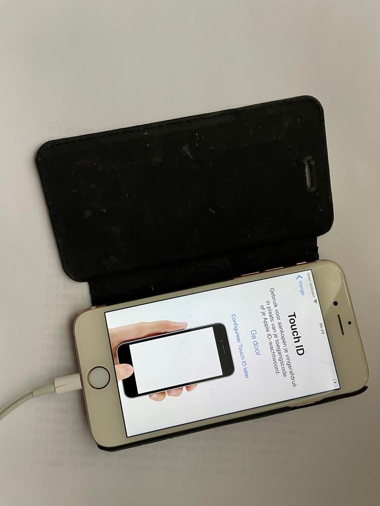 iPhone S - 64GB met een zwartleren hoesje, Gebruikt, 75 %, Ophalen of Verzenden, 64 GB