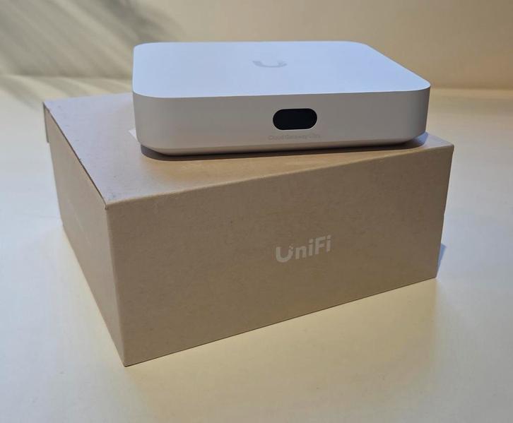 Unifi Cloud Gateway Ultra - Originele voeding en verpakking, Computers en Software, Routers en Modems, Zo goed als nieuw, Router