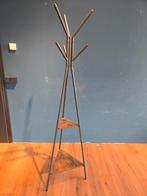 Moderne staande kapstok met houten details, Huis en Inrichting, Woonaccessoires | Kapstokken, Ophalen, Gebruikt, Metaal, Staande kapstok