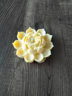 Handgemaakte kaars in bloemvorm, Huis en Inrichting, Woonaccessoires | Kandelaars en Kaarsen, Ophalen, Nieuw, Overige materialen