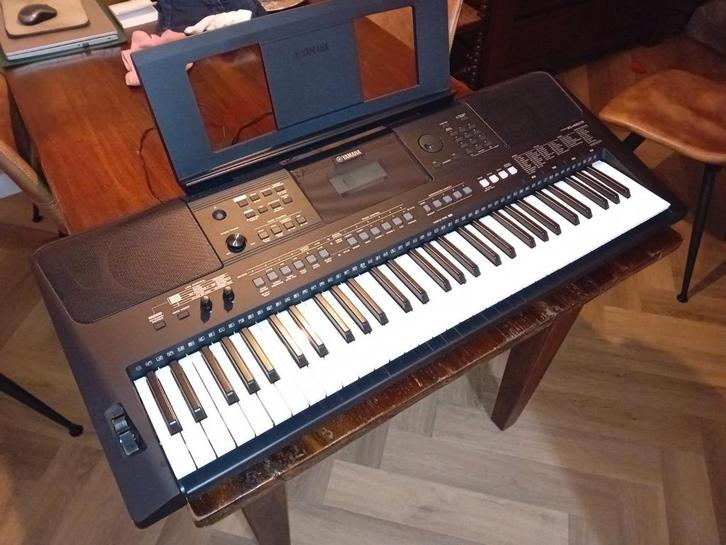 Yamaha psr e463 Z.g.a.n., Muziek en Instrumenten, Keyboards, Zo goed als nieuw, 61 toetsen, Yamaha, Ophalen