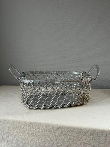 Vintage metalen zilverkleurig broodmandje l34cm beschikbaar voor biedingen