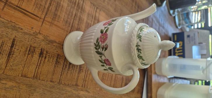 Koffiepot wedgewood rosalind, Huis en Inrichting, Keuken | Servies, Zo goed als nieuw, Overige typen, Wedgwood, Porselein, Ophalen