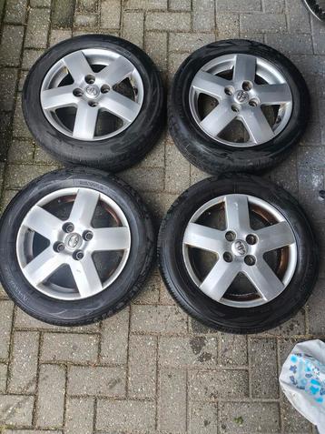 4x Toyota Aygo alu velgen met zomerband 6mm 155/65 R14  beschikbaar voor biedingen