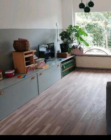 Handgemaakt wandmeubel Vt wonen, bank, kinderbureau en lades beschikbaar voor biedingen