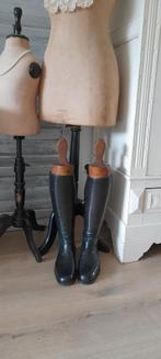 Engelse rijlaarzen., Ophalen