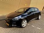 Renault Clio TCe 90 Zen 2017 - Dealeronderhouden, APK 2026, Auto's, Renault, Voorwielaandrijving, 898 cc, Stof, Zwart