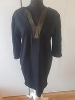 Zwarte G. Ricceri Italy jurk goudkleurige V-hals - maa, Kleding | Dames, Jurken, Ophalen of Verzenden, Zo goed als nieuw, Maat 46/48 (XL) of groter