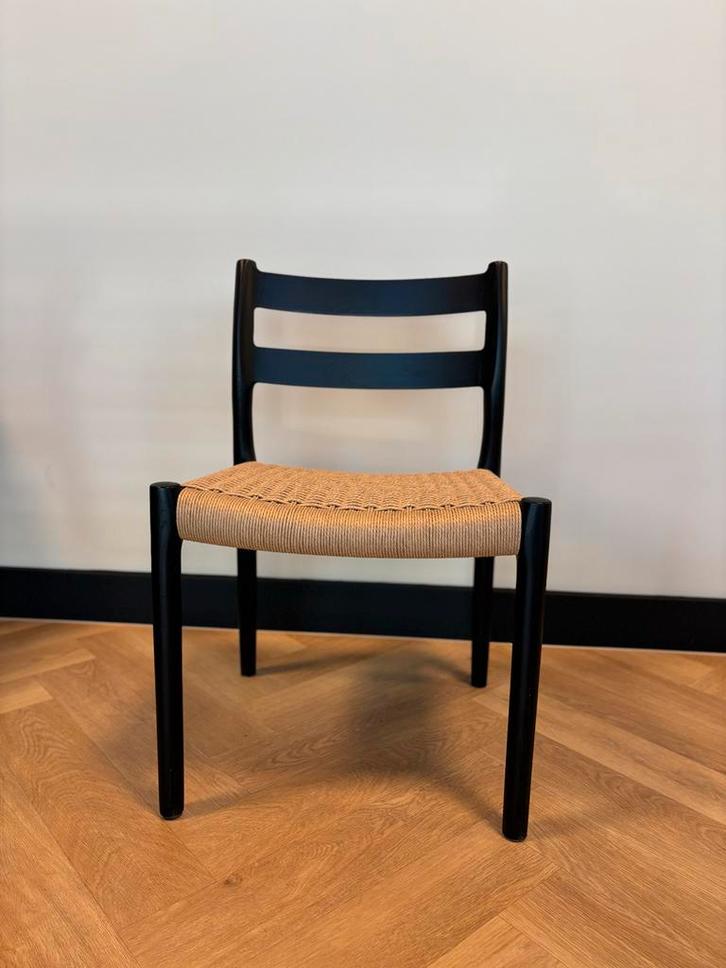 Niels Otto Moller Model 84 - Set van 4 MAT ZWART, Huis en Inrichting, Stoelen, Zo goed als nieuw, Vier, Hout, Zwart, Ophalen of Verzenden