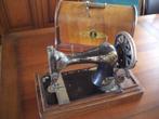 Vintage Singer handbediende naaimachine met kap., Antiek en Kunst, Ophalen