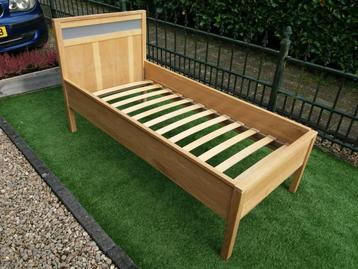 Mooi lichteiken kleuterledikant  voor Leeftijd 2 t/m 6 jaar. beschikbaar voor biedingen