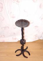 Gietijzeren zwarte kandelaar met Hoefijzers als voet., Huis en Inrichting, Ophalen of Verzenden