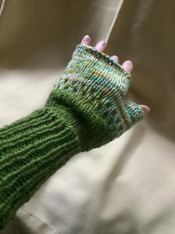 Polswarmers/ Vingerloze handschoenen van merino wol. beschikbaar voor biedingen