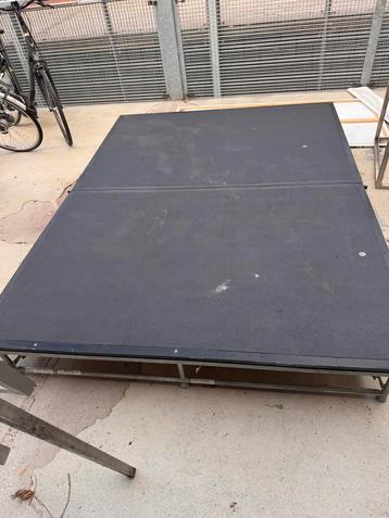 Klein Podium te koop beschikbaar voor biedingen