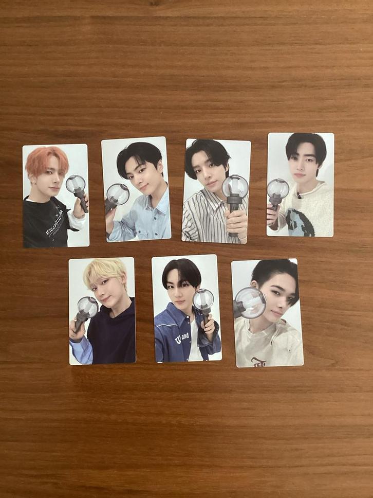 Enhypen Lightstick Ver.2 Photocards, Verzamelen, Muziek, Artiesten en Beroemdheden, Zo goed als nieuw, Foto of Kaart, Ophalen of Verzenden