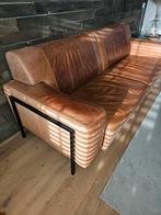 Cognac leren bank met matzwart frame + gratis poef, Huis en Inrichting, Ophalen