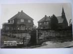 fotokaart krabbendijke oosterweg met ger. kerk en pastorie, Verzenden, 1920 tot 1940, Gelopen, Zeeland