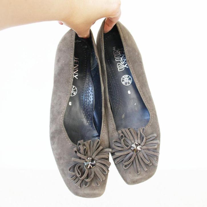 Mooie Suede Jenny By Ara Instappers s4 (Maat 41½) € 25,-, Kleding | Dames, Schoenen, Zo goed als nieuw, Instappers, Grijs, Ophalen of Verzenden