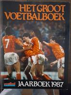Het Groot Voetbalboek Jaarboek 1987, Ophalen of Verzenden, Gelezen, V.J., Balsport