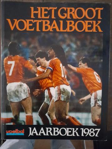 Het Groot Voetbalboek Jaarboek 1987 beschikbaar voor biedingen