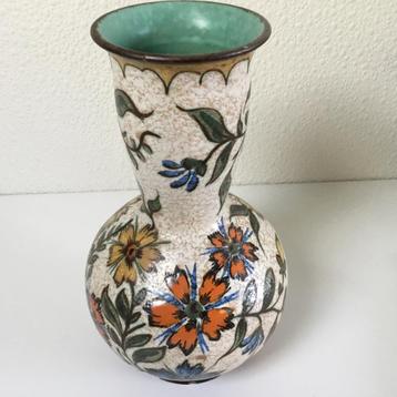 VAAS GOUDS PLATEEL beschikbaar voor biedingen