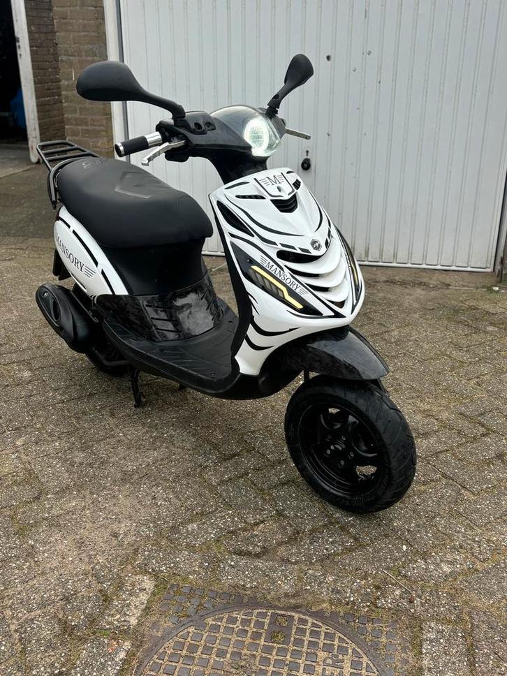 Zip 4t brom ,, Fietsen en Brommers, Scooters | Piaggio, Zo goed als nieuw, Zip, Benzine, Ophalen of Verzenden