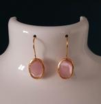 Fairtrade handgemaakte vergulde oorhangers met roze steen, Ophalen of Verzenden, Nieuw, Roze, Overige materialen
