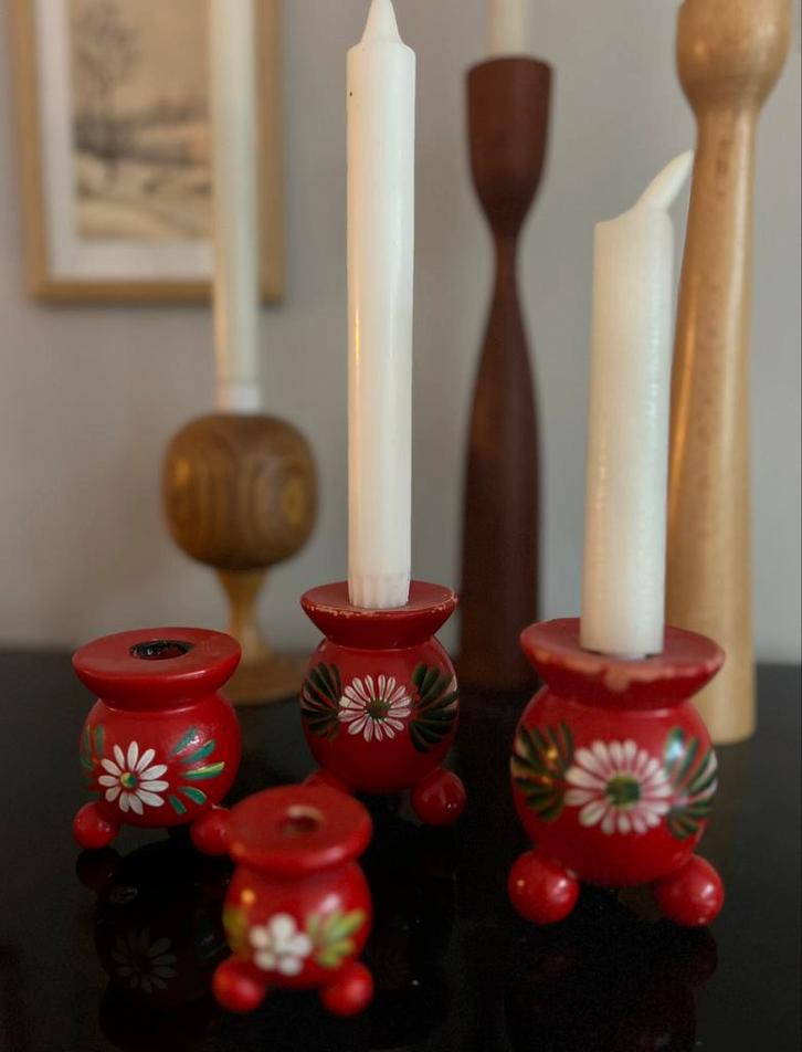 4 houten Zweedse kaarsenhouders rood met bloemetje, Huis en Inrichting, Woonaccessoires | Kandelaars en Kaarsen, Zo goed als nieuw