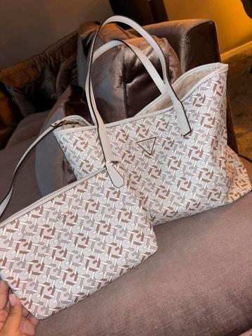 Guess VIKKY 2in 1 shopper beschikbaar voor biedingen