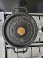 Vintage Staub La Cocotte, zwart, 22cm, Huis en Inrichting, Gietijzer, Ophalen of Verzenden, Zo goed als nieuw, Keramische plaat