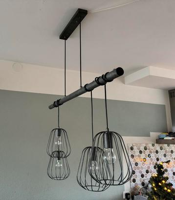 Industriële Hanglamp 4-lamps beschikbaar voor biedingen