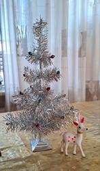 Oude zilverkleurige lametta mini kerstboompje ,glaskralen, Ophalen of Verzenden